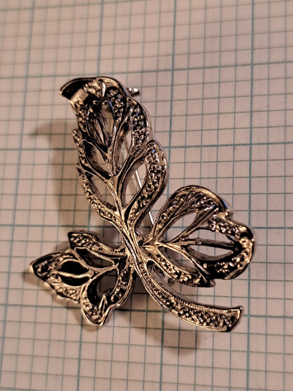Elegant Silver-Tone Leaf Brooch - Women Jewelry - Picture 1 of 5